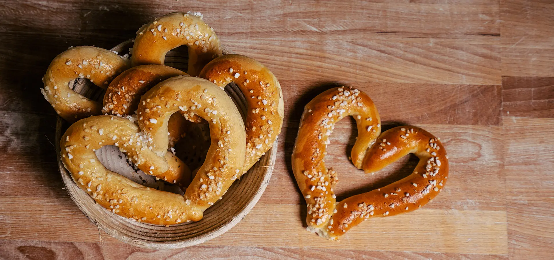 Bäcker beim Brotbacken in der Bäckerei Dohr im Lavanttal in Kärnten
